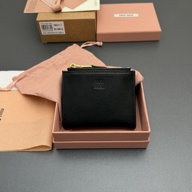 [特級五金進口原廠皮] 複古羊皮革短款錢包 經典與複古細節融合于這款皮革錢包，正