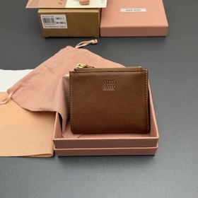[特級五金進口原廠皮] 複古羊皮革短款錢包 經典與複古細節融合于這款皮革錢包，正