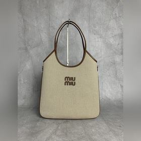 5BG231(布棕) M家 新款hobo 托特腋下包！ MiuMiu秋冬系列限