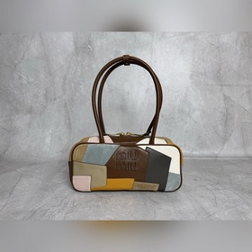 5BB147 獨家芯片版MiuMiu單肩包 25ss新增色 火爆全網中 超美拼接