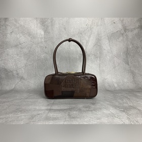 5BB147 特級原廠皮 拼接 M家新品拼接保齡球，重手工制作，采用多種皮質拼接