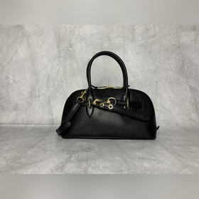 5BB168(黑色) Miu家新品爆款保齡球包，釆用頂級複古植柔羊皮，複古磨砂感