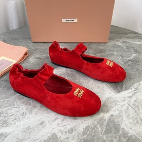 miumiu瑪麗珍單鞋 面：進口超軟羊皮，高絲光牛反絨 裡：混種羊皮 墊：混種羊