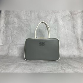 5BB117 (灰拼白)[特級原廠皮]M家新品公文包，采用頂級進口小牛皮，皮質光