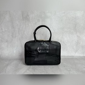 5BB117 MiuMiu新品拼接公文包，重手工制作，采用多種皮質拼接而成，大膽