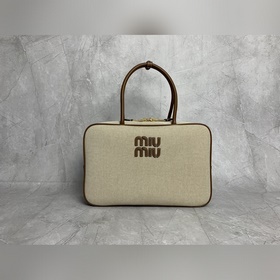 5BB117 布配皮：M家新品帆布公文包，時尚與經典的完全融合，下一個大爆款非它