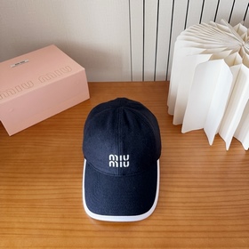 [Miumiu缪缪]新款刺繡羊絨棒球帽 大牌款超好搭配，趕緊入手！