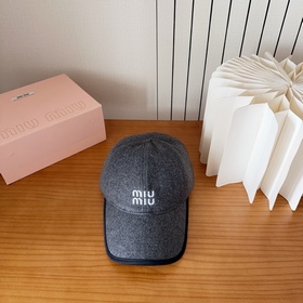 [Miumiu缪缪]新款刺繡羊絨棒球帽 大牌款超好搭配，趕緊入手！