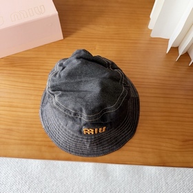 Miumiu 牛仔訂單款刺繡漁夫帽，大牌款超好搭配，趕緊入手！