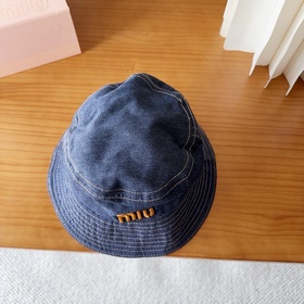Miumiu 牛仔訂單款刺繡漁夫帽，大牌款超好搭配，趕緊入手！