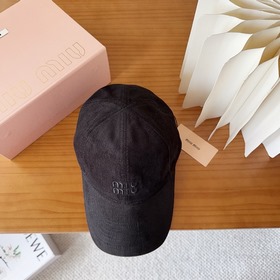 miumiu 缪缪秋冬新品燈芯絨棒球帽 原單正品開模訂制，原版做工細緻質量超贊！