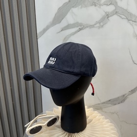 MiuMiu缪缪帽子合集 高版本多巴胺 彩色抽繩 經典的字母标低調又有辨識度，最