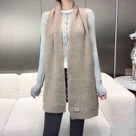 miumiu男女同款 又保暖又有質感的羊絨圍巾，溫暖一整個冬天，毛茸茸的好溫暖，