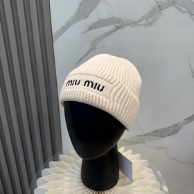 miumiu缪缪專櫃爆款刺繡logo針織帽！小紅書新品發布，太 了，高彈面料 經