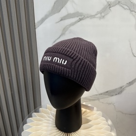 miumiu缪缪專櫃爆款刺繡logo針織帽！小紅書新品發布，太 了，高彈面料 經