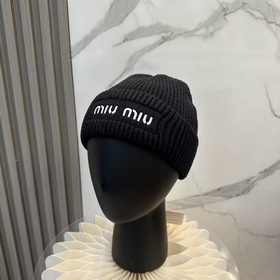 miumiu缪缪專櫃爆款刺繡logo針織帽！小紅書新品發布，太 了，高彈面料 經