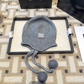 miumiu缪缪秋冬毛線帽 這種高級灰色染色非常難染！更何況是兔毛的材質 簡直質