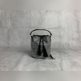 5BE090 Miu新品鑽石水桶包，這款手袋通體覆蓋由人造仿水晶組成，搭配頂級進
