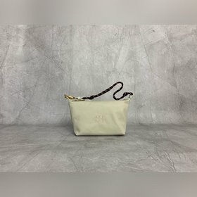 5NE841 新品帆布飯盒包 帆布白 采用斜紋防水帆布面料，質感高級又實用，正面