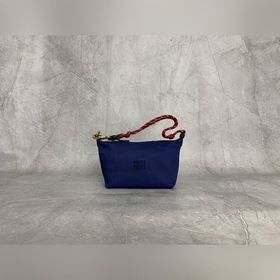 5NE841 新品帆布飯盒包 帆布藍 采用斜紋防水帆布面料，質感高級又實用，正面