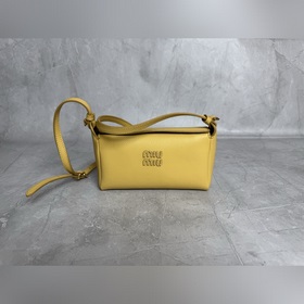 5BE097 Miu Miu 斜挎小包 伊勢丹限定系列 荔枝紋牛皮定制 質感滿