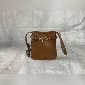5NR461 (橡木色)，Miu Miu 新品迷你福袋小水桶包Aventure，
