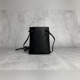5NF460(黑色) 新品迷你水桶包，采用頂級進口小羊皮，皮質超級柔軟，性價比超