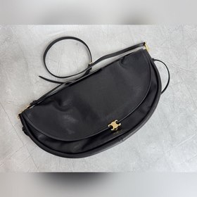 Soft Triomphe Halfmoon 半月包時髦住啦 CELINE 26