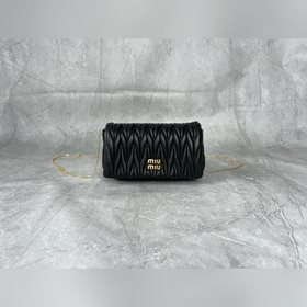 5BP086 MIU MI 新品鍊條包，頂級進口小羊皮，品牌經典标志性Matel