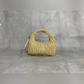 5BC125(淺黃) M家 手袋，采用進口小羊皮經典品牌标志性Matelasse