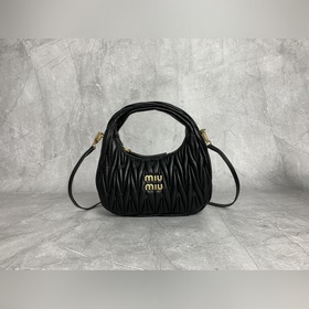 5BC125(黑色) M家 手袋，采用進口小羊皮經典品牌标志性Matelasse