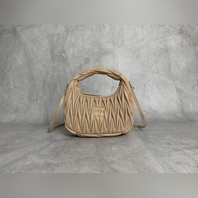 5BC125(裸粉) M家手袋，采用進口小羊皮經典品牌标志性Matelasse紋