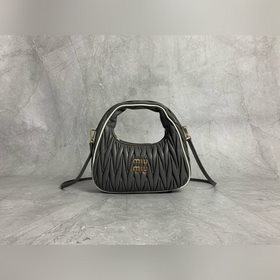 5BC125灰色白邊 M家新品 MiuWander手袋，全新大膽配色設計，采用