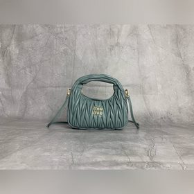 5BC125(淺藍) M家 手袋，采用進口小羊皮經典品牌标志性Matelasse