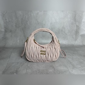 M家爆款新色   5BB125 Miu wander hobo手提包，斜挎