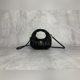 5BP078(黑色) MiuMiu新品迷你MiuWander手袋，采用進口小羊皮