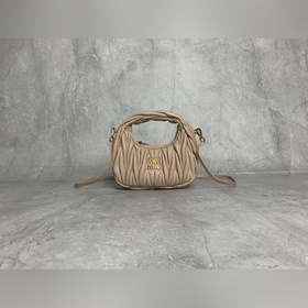 5BP078(裸粉) MiuMiu新品迷你MiuWander手袋，采用進口小羊皮