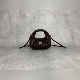 5BP078(石楠木) MiuMiu新品迷你MiuWander手袋，采用進口小羊