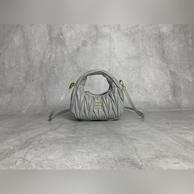 5BP078(灰蘭) MiuMiu新品迷你MiuWander手袋，采用進口小羊皮