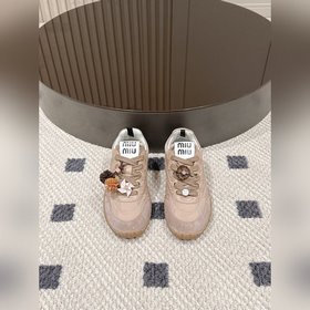 碼數35-40 Miu miu26SS 出道即巅峰的，真的百搭又吸睛~miumi