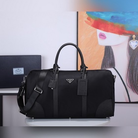 號 Prada 普拉達IT 原單貨旅行袋 手提包，型號2VC350. 采用原廠