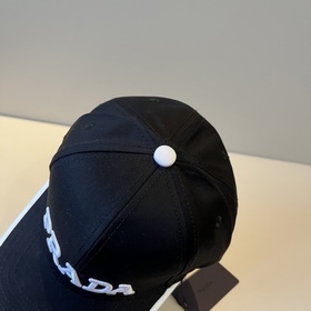 普拉達 PRADA 新品經典棒球帽 代購版本！時尚潮流，高端做工！非一般的品質，
