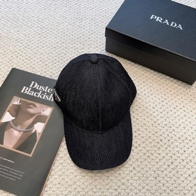 Prada 普拉達高品質牛仔布倒三角棒球帽 洗水牛仔色，秀場同款，面料柔軟舒适
