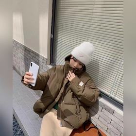普拉達 Prada 最新三角标 針織帽毛線帽女寬松冷帽，秋冬季保暖加厚 新款護耳