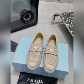 普拉達 情侶PRADA 2026最新款樂福鞋半拖鞋 火爆系列 演繹都市風尚 設計