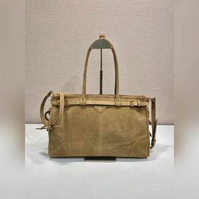 LusSolf絨皮 1BA433大號 這款手提斜挎包采用進口絨皮(磨砂皮)，經典