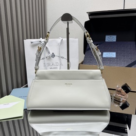 [頂級原單] 2026秋冬新款 皮手柄1BC262 Enchaîné手袋 以複古