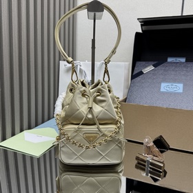 [頂級原單] 繡格水桶包 1BH038 這款百搭的Re-Nylon再生尼龍單肩包