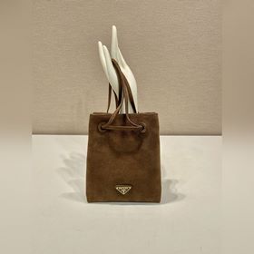 mini小斜跨包 1BH221絨皮 這款小斜跨包采用進口絨皮(磨砂皮)和内配進口