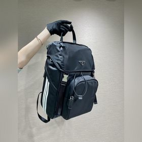 ad和Pd合作設計 2VZ135兩大品牌合作 這款ad和pd合作設計雙肩背包。采